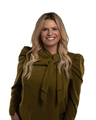 Portrait of Alexis Hanczaryk, Real Estate Agent
